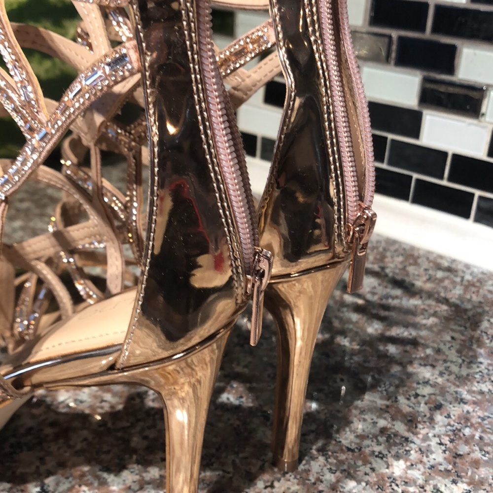 High heels - Picture 1 of 7